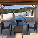 On Hill, Villa *